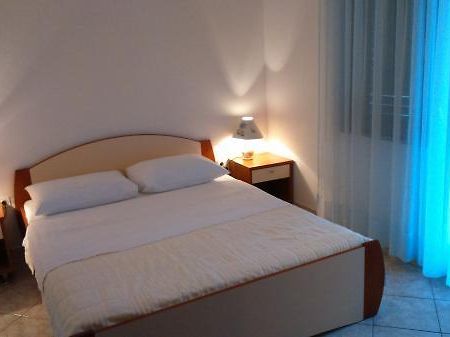 Apartmani Petra Pakostane Bagian luar foto